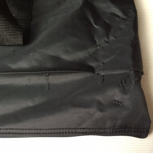 Hallmark Warner Bros Looney Tunes Duffel Tote Bag Taz Daffy Tweety Bird Bugs - Picture 6 of 12